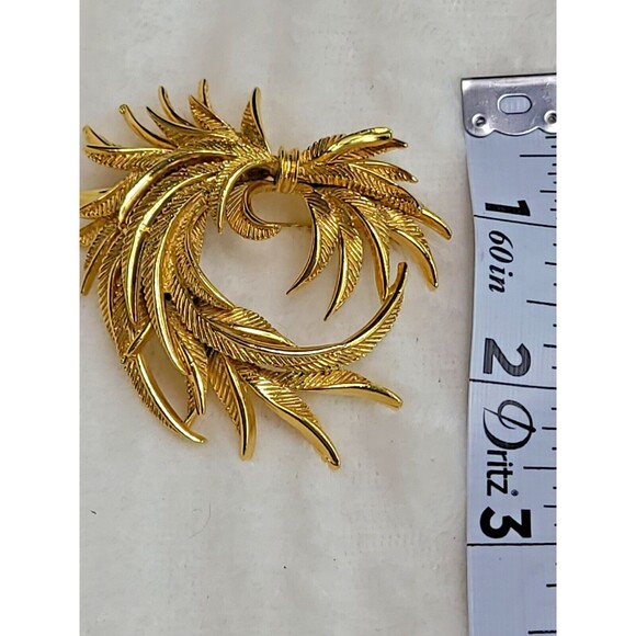 Vintage Sphinx "A38" Feather Brooch – Gold Tone, Elegant Design - Picture 5 of 6